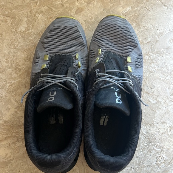 On Running Sneakers in Gray and Yellow - Picture 5 of 8